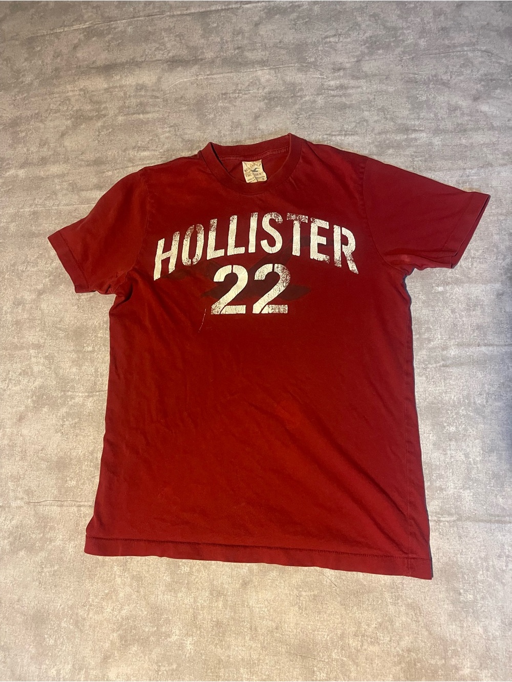 Vintage Y2K Hollister Men's Deep Red 'Hollister 22' Graphic Tee